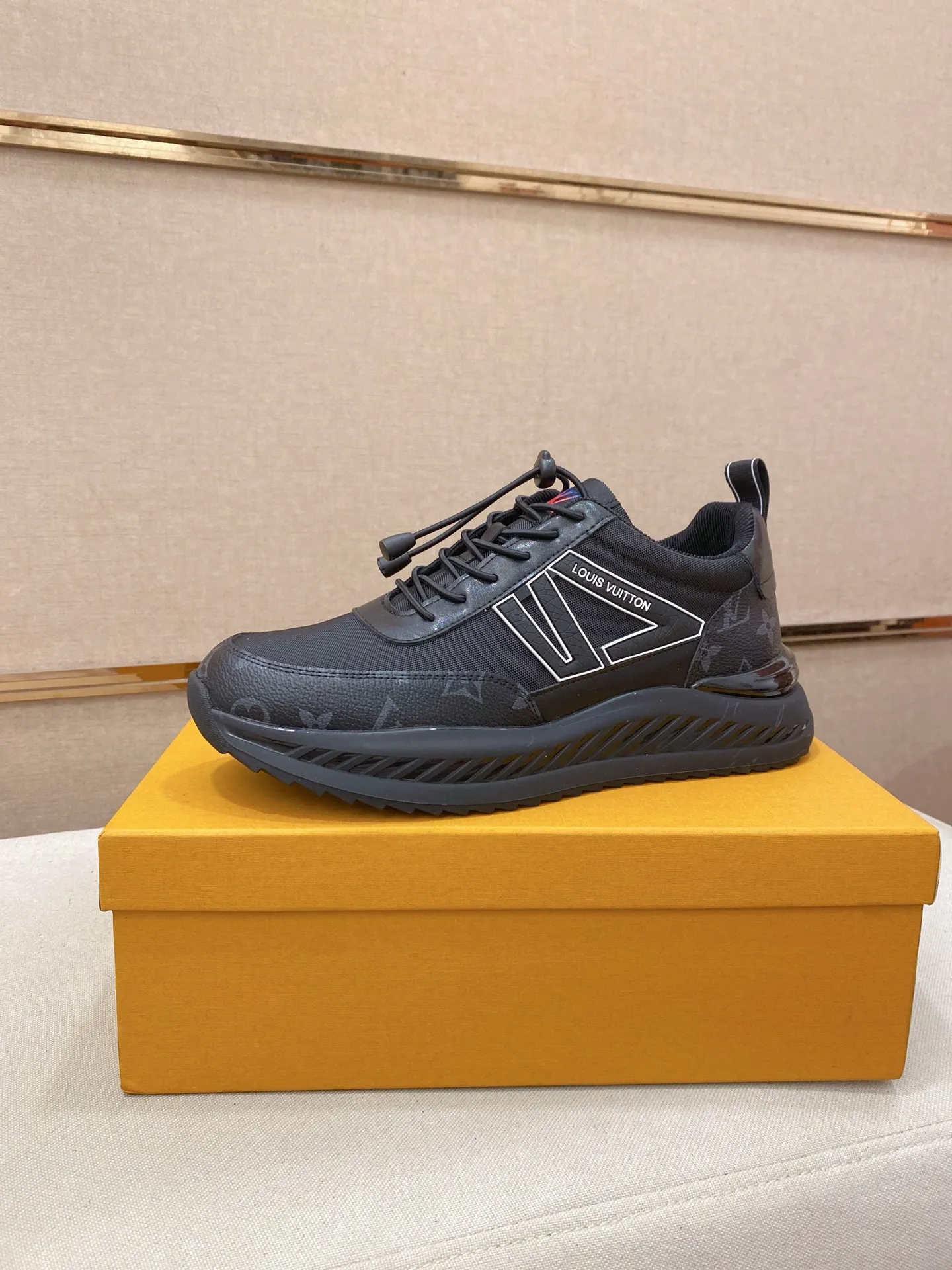 Factory price: 462💰🎉🎉LV~Louis Vuitton trendy men's shoes, new shipments, latest matching, the same style as the official website, super high quality, hot sales of the season [strong][strong][strong]Selected first-layer cowhide, comfortable cowhide lining, original last, comfortable on the feet, wear-resistant rubber outsole, size: 38-44.